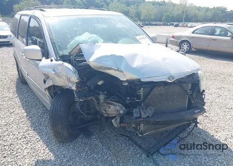 2009 Chrysler Town & Country Touring from USA, damaged, VIN 2A8HR54XX9R597957